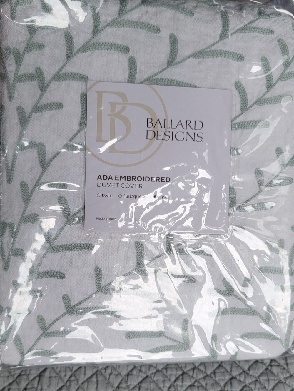 NWT Ballard Designs King Ada Embroidered Duvet Cover, Spa And White